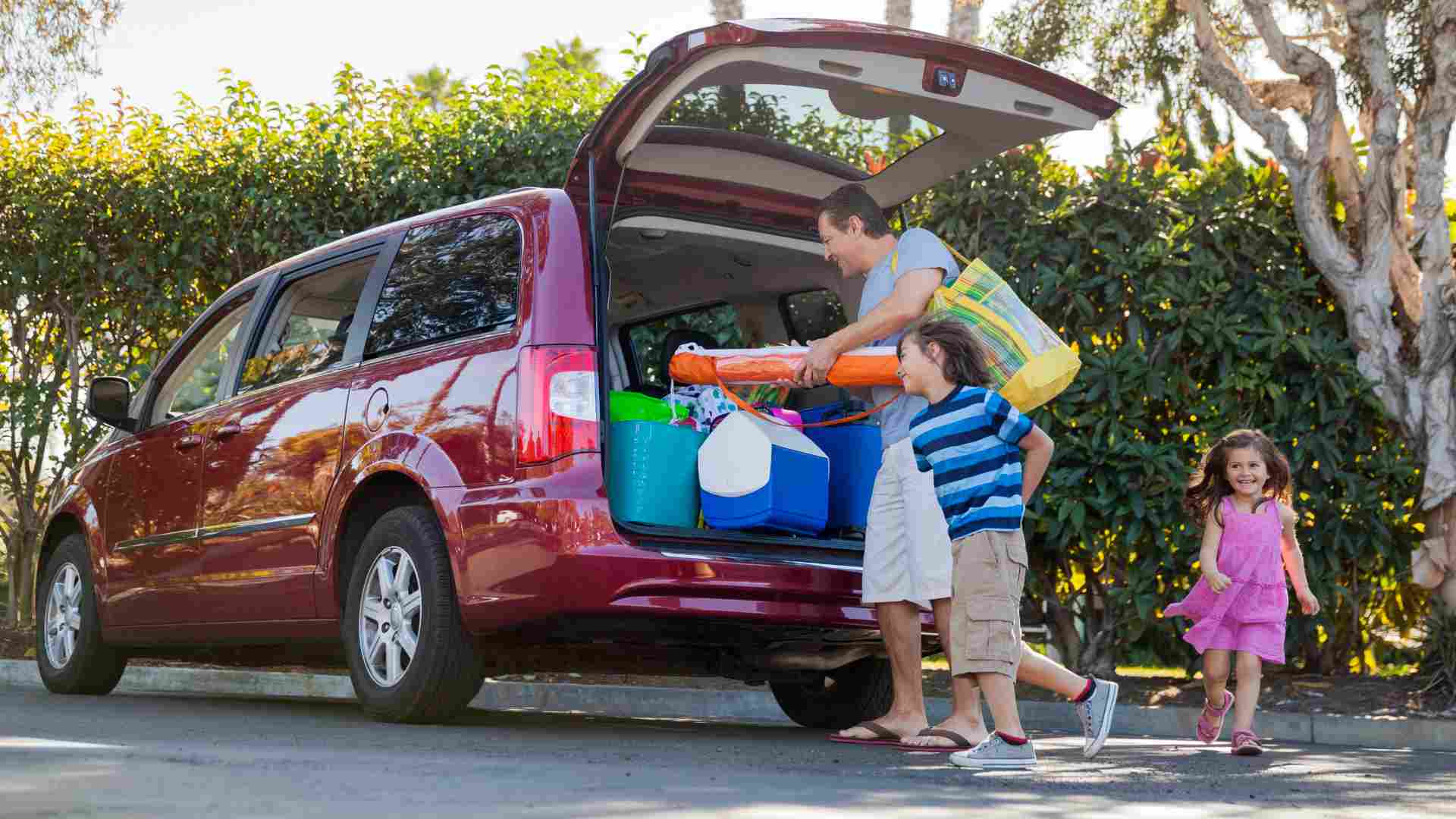 A family packing a car and learning the importance of planning before summer vacation